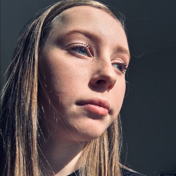 Meet your Posher, Bea🖤 - Picture 1 of 1